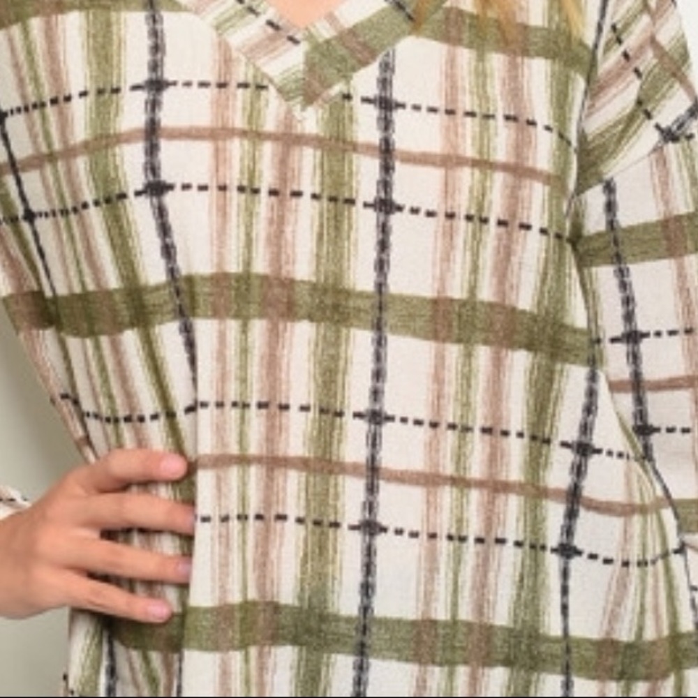 ❤️pretty olive checkered top - Picture 4 of 4